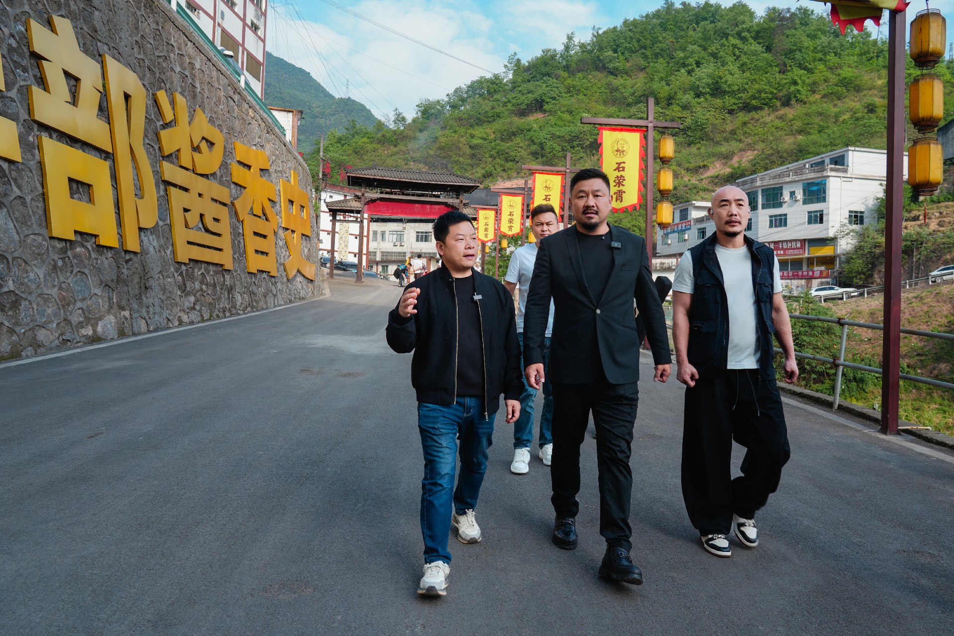 格斗运动员参观石荣霄酒厂 (32).jpg