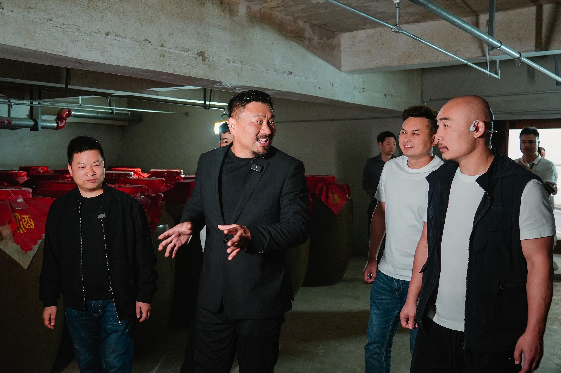 格斗运动员参观石荣霄酒厂 (41).jpg